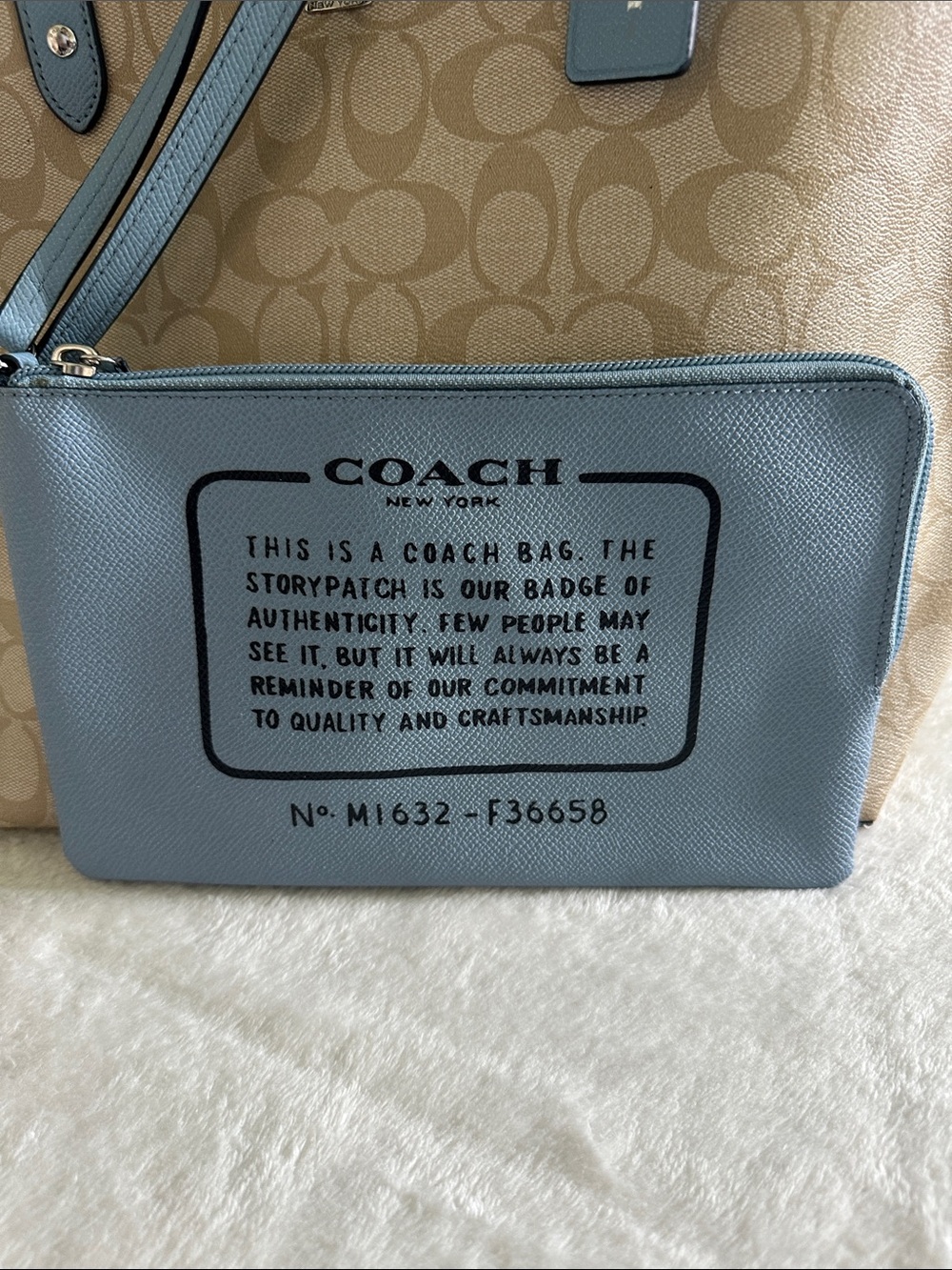 Coach Signature Canvas Tote cream/tan/lt blue w/zipper pouch and keychain tag - Picture 13 of 14